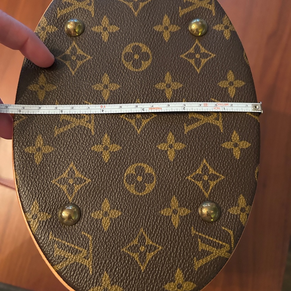 Louis Vuitton
Monogram Bucket Petit - Picture 12 of 13